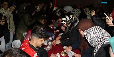 İnegöllü askerler, ellerine kına yakılarak askere gönderildi