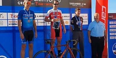 İNEGÖLLÜ BESİKLETÇİLER İZMİR'DE DERECEYE GİRDİLER