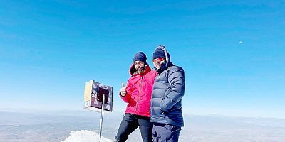 İnegöllü dağcılar, Ağrı Dağı'nın zirvesine ulaştı