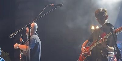 İnegöllü Genç Müzisyen Berat Ateş, Dedublüman ile Aynı Sahneyi Paylaştı