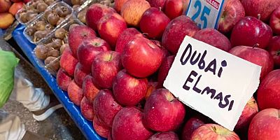 İnegöllü Pazarcıdan Esprili Hareket: “Dubai Elması” Tezgahta!