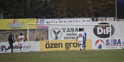 İNEGÖLSPOR MAÇINDA İLGİNÇ AN! KALE DİREĞİ YERİNDEN ÇIKTI