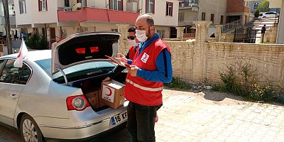 İNEGÖLSPOR YÖNETİCİLERİ KIZILAY İLE BİRLİKTE ERZAK DAĞITTI