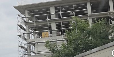 İnşaatta İşçi Merdivenden Düşerek Yaralandı