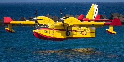 İspanya'dan 2 yangın söndürme uçağı ve 27 pilot Türkiye'ye geldi