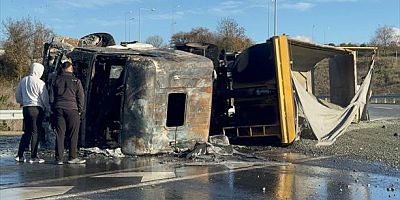 İstanbul Arnavutköy'de devrilen kamyonun yanması cep telefonu kamerasıyla kaydedildi