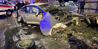 İstanbul’da feci kaza, otomobil sürücüsü hayatını yitirdi