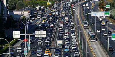 İstanbul'da haftanın dördüncü iş gününde trafikte yoğunluk yaşanıyor