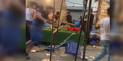 İstanbul’da Pazarcılarla müşteri birine girdi, kasa ve sopalar havada uçuştu
