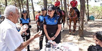 İstanbul'da polis ekipleri orman yangınlarına karşı vatandaşları bilgilendirdi