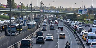 İstanbul'da trafik yoğunluğu yaşanıyor