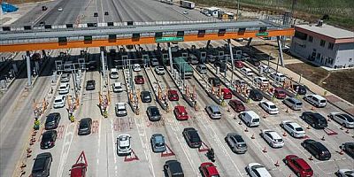 İstanbul-İzmir Otoyolu'nda tatilcilerin dönüş hareketliliği devam ediyor