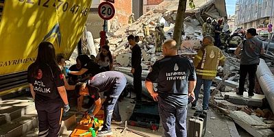 İSTANBUL - Küçükçekmece'de 1 kişinin öldüğü çöken binanın enkazının kaldırılmasına başlandı