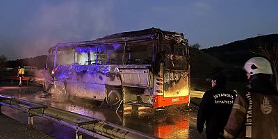 İSTANBUL - Pendik'te alev alan servis otobüsü kullanılamaz hale geldi