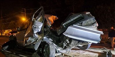İznik'te elektrik direğine çarpan otomobilin sürücüsü yaralandı