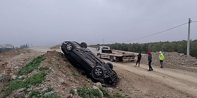 İznik'te kontrolden çıkarak devrilen aracın sürücüsü yaralandı