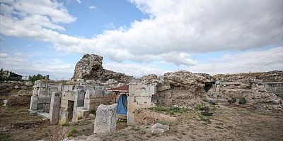 İznik'teki Roma Tiyatrosu'nda çini atölyesi bulundu