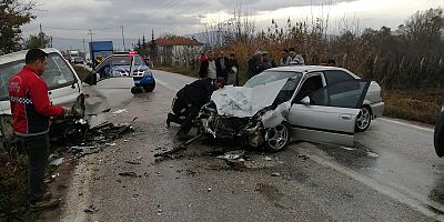 KAFA KAFAYA ÇARPIŞTILAR; 4 YARALI