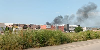 Kağıt hurda deposunda çıkan yangın söndürüldü