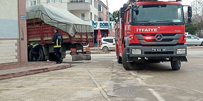 Kamyondan Yükselen Duman Korkuttu