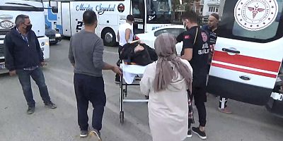 kamyonet ile motosiklet çarpıştı. Kazada 2 kişi yaralandı