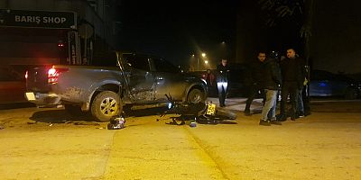 Kamyonete çarpan motosiklet sürücüsü yaralandı