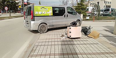 Kamyonetin çarptığı motosikletin sürücüsü yaralandı