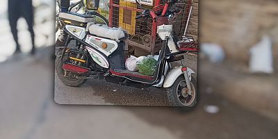 Kamyonetle ile şarjlı bisiklet çarpışma sonucu 2 Yaralı