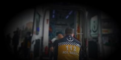 Kamyonetlerin arasına sıkışan kişi yaralandı