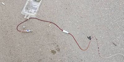 KANLI SERUMU YOL ORTASINA ATTILAR