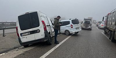 Karacabey'deki kazalarda 22 araç hasar gördü
