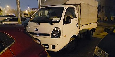 Karşıdan karşıya geçen kadına kamyonet çarptı: Yaya ağır yaralandı