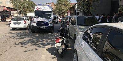 KAZA YAPAN ARAÇ KALDIRIMA ÇIKTI