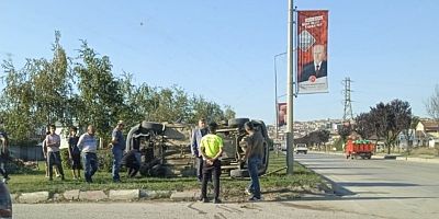 Kazaya karışan araç yan yattı