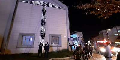 Kediyi kurtaran itfaiye ekipleri vatandaşlar tarafından alkışlandı