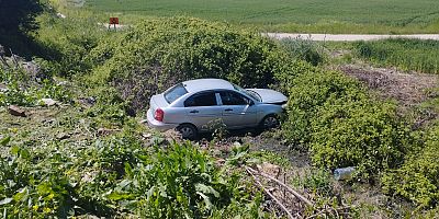 Kırsal’da Araç Tarlaya uçtu 5 kişi yaralandı 