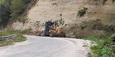 Kırsal yollar hem temizleniyor hem de genişliyor 