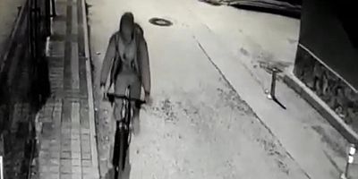 Kısıtlama saatlerinde elini kolunu sallayarak bisikleti çalıp gitti