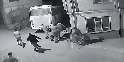 Kısıtlamaya uymayan gençlerin Jandarma’dan kaçışı kamerada