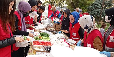 Kızılay ‘Gönüllü Ordusu’ ile ihtiyaç sahiplerine ulaşıyor