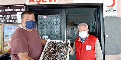 Kocaeli'de boy yasağına uymadığı için el konulan 3 ton balık ihtiyaç sahiplerine dağıtıldı