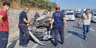 Kocaeli'de kontrolden çıkan otomobil devrildi