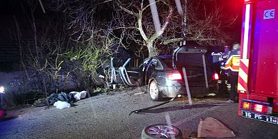 Kontrolden çıkan araç ağaca çarptı: 2 ölü, 2 yaralı