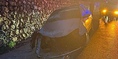 Kontrolden çıkan otomobil bariyere çarptı: 3 kişi yaralandı