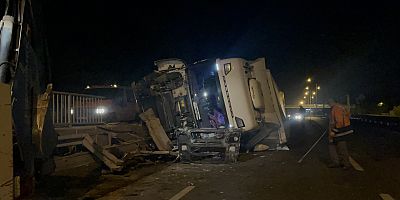 Kontrolden çıkan tır, bariyerleri biçtikten sonra yan yatarak durabildi