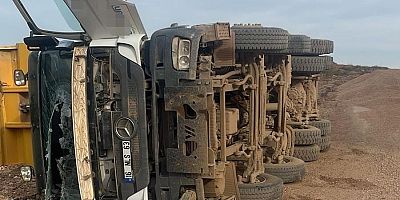 Kontrolden yükünü boşaltan kamyon devrildi : 1 yaralı