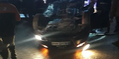 İnegöl'de takla atarak ters duran otomobildeki 3 genç yaralandı 