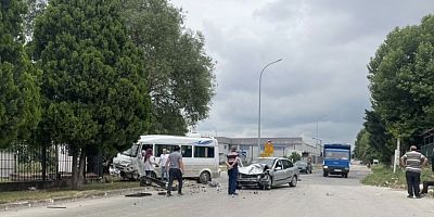 Korkutan kazada 4 kişi yaralandı