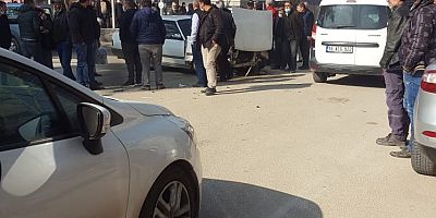 Korkutan kazayı yara almadan atlattılar