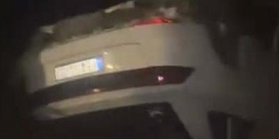 lastiği patlayan otomobil şarampole yuvarlandı